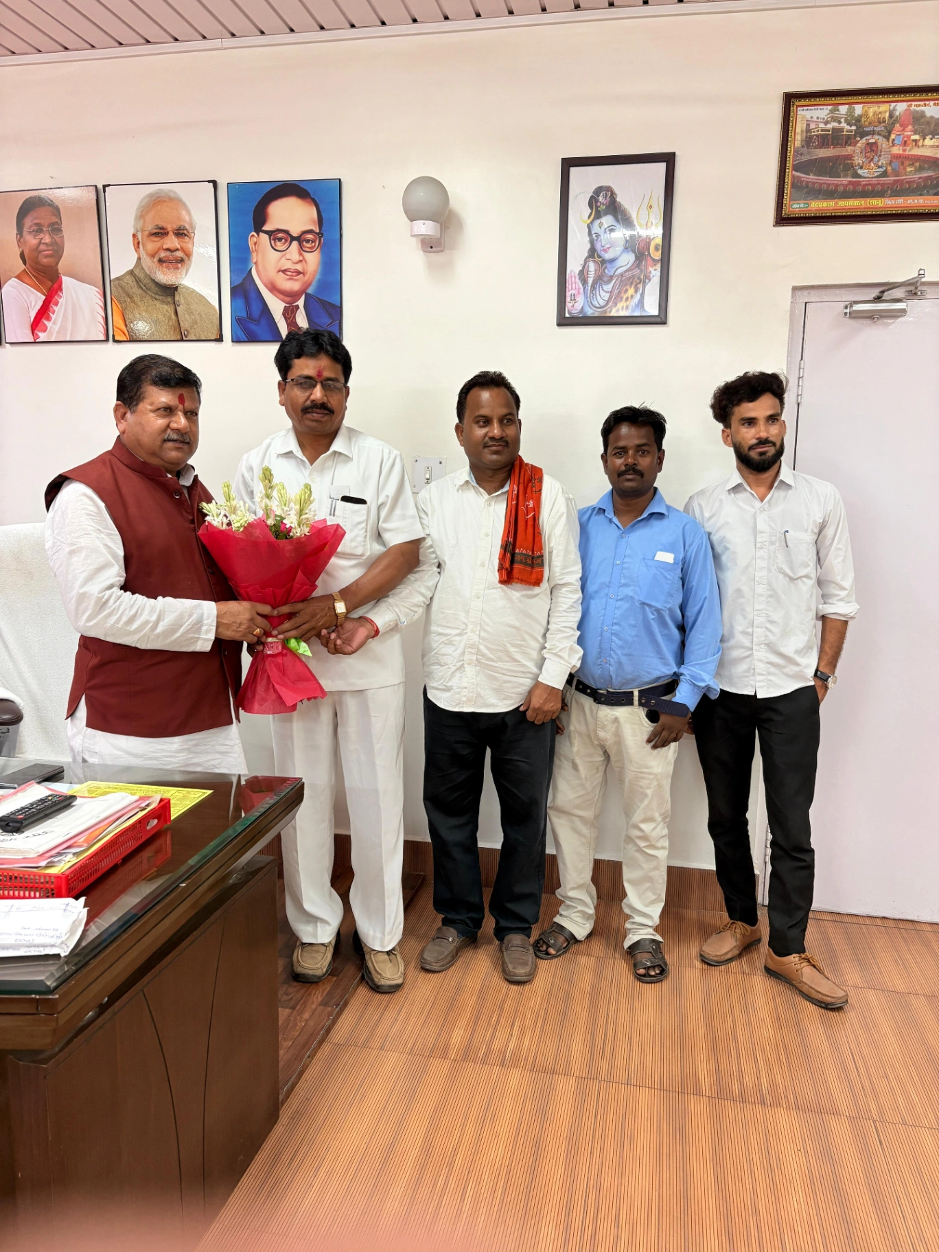 छाया विधायक महेश साहू ने उत्तर प्रदेश मंत्री राकेश राठौर गुरुजी से की सौजन्य मुलाकात